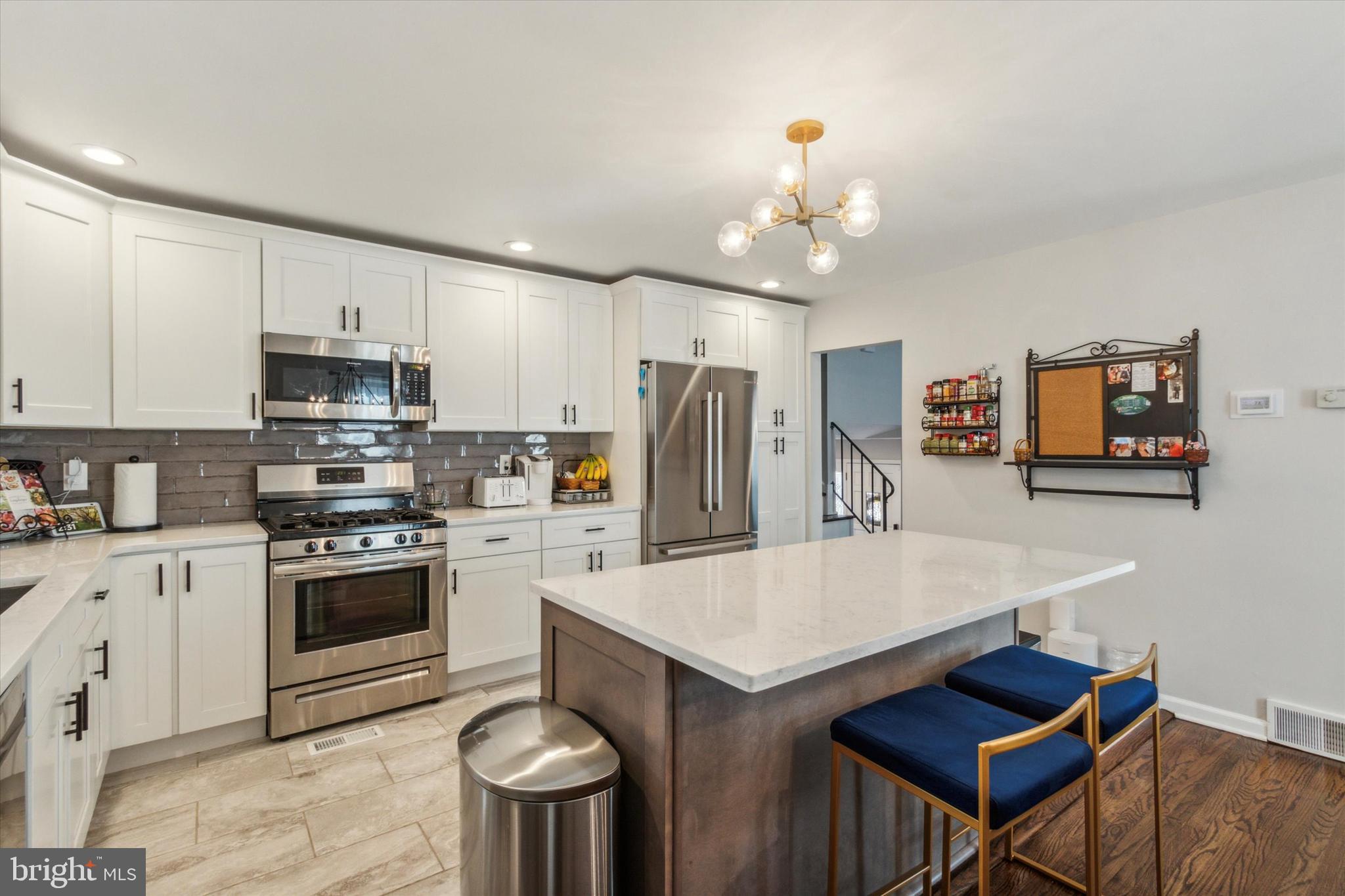 318 Hemlock Ln