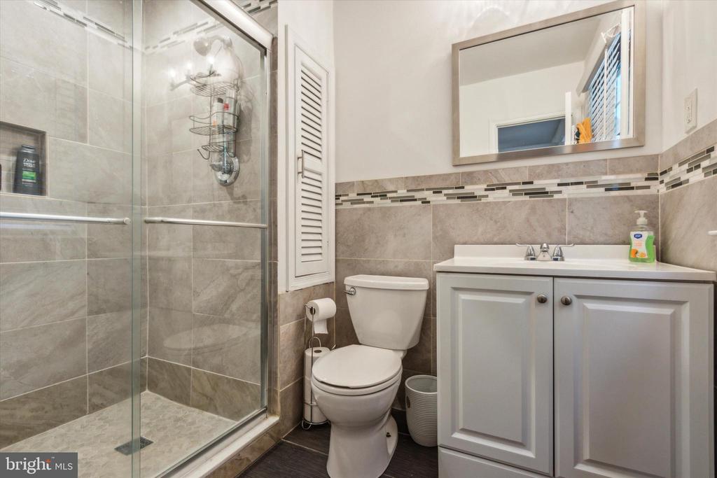 318 Hemlock Ln