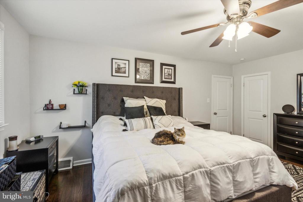 318 Hemlock Ln