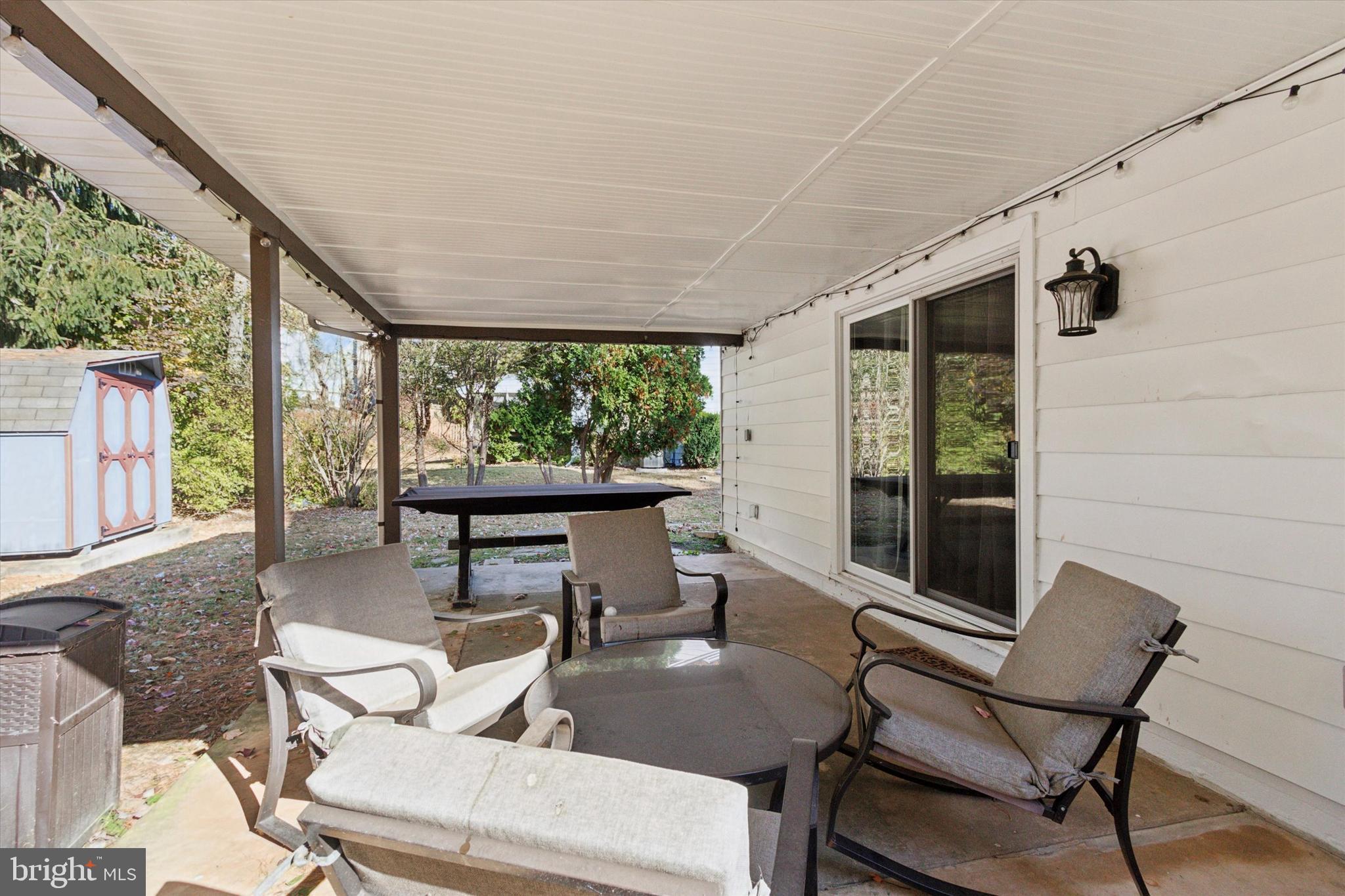 318 Hemlock Ln