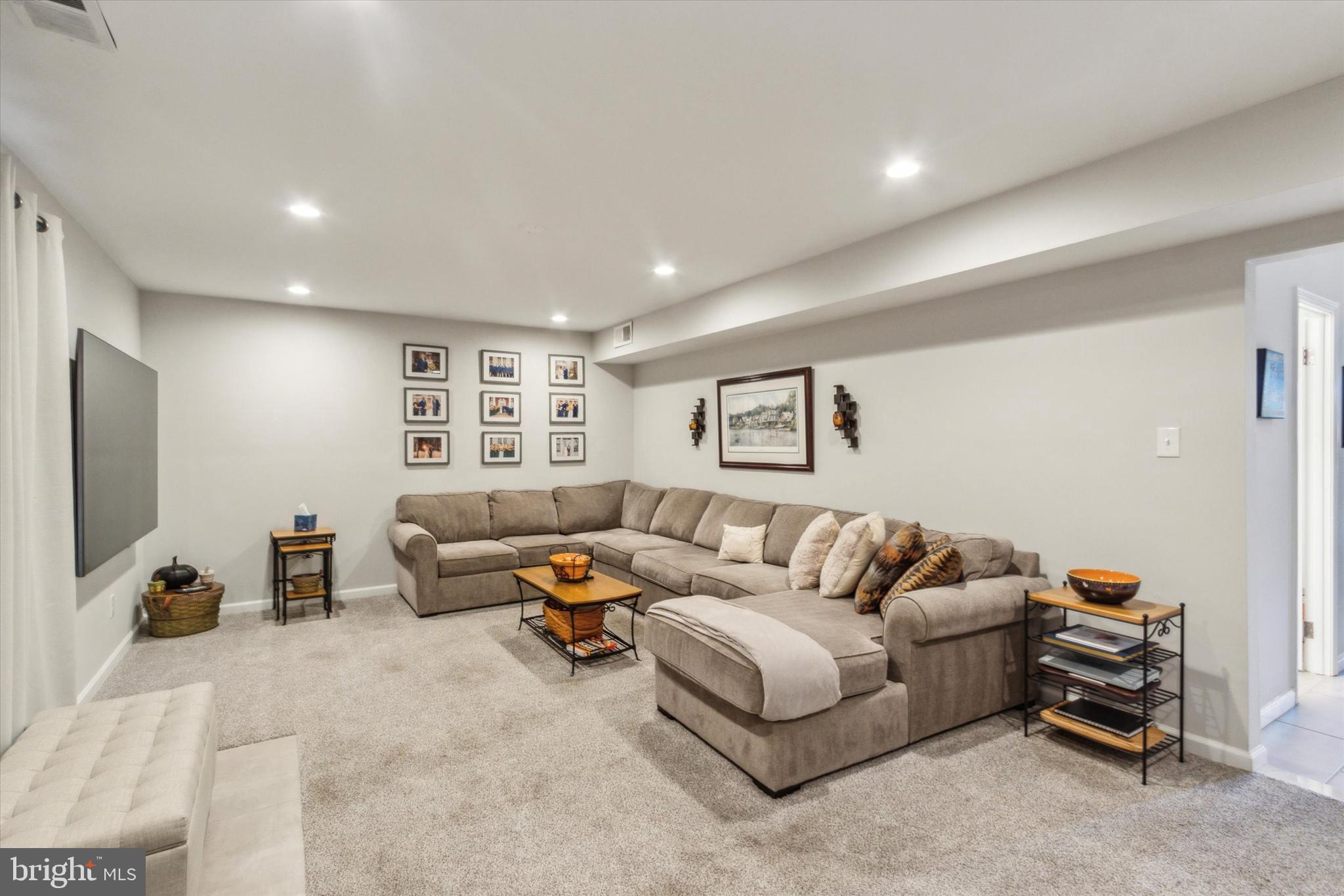 318 Hemlock Ln