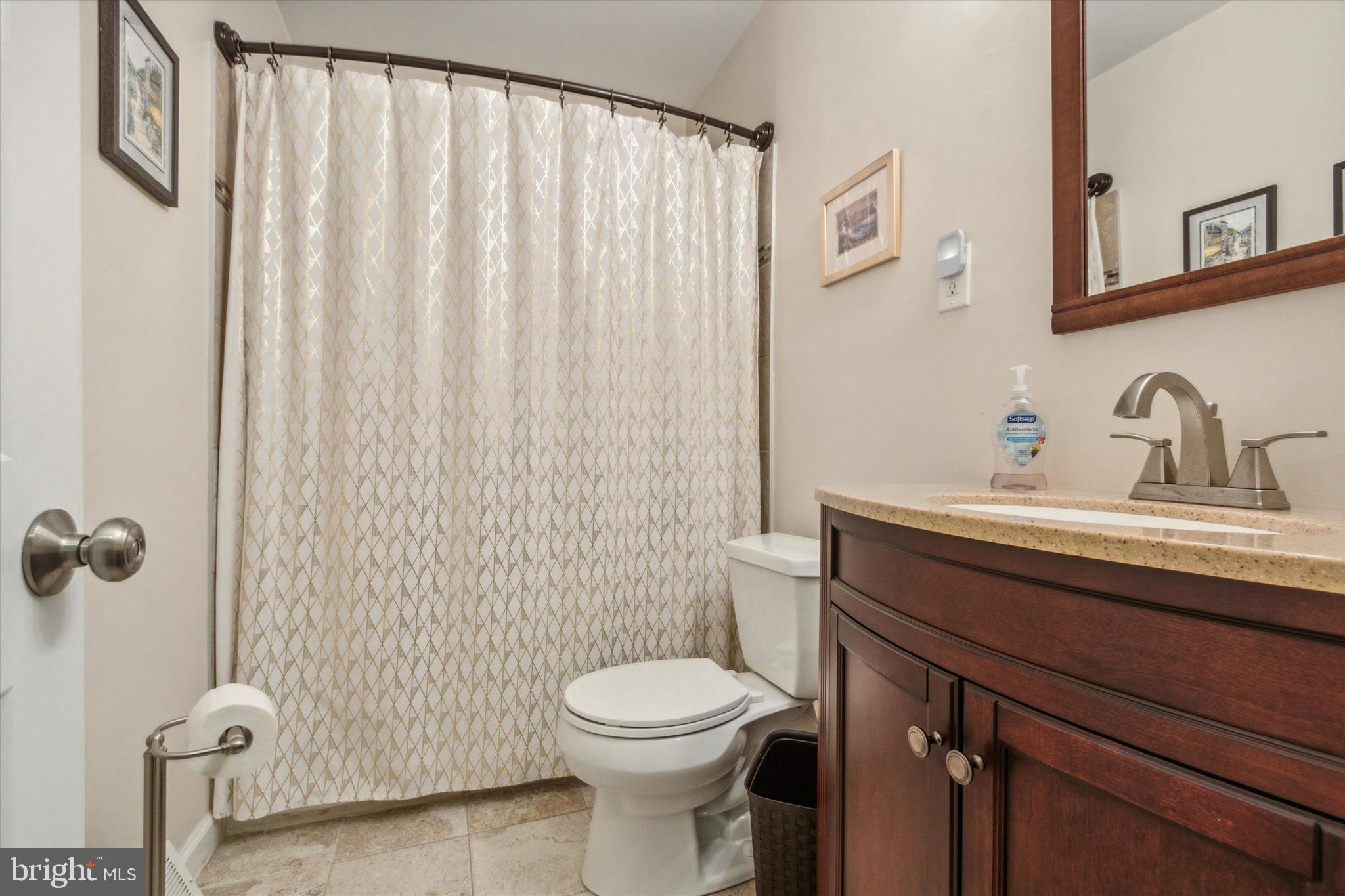 318 Hemlock Ln