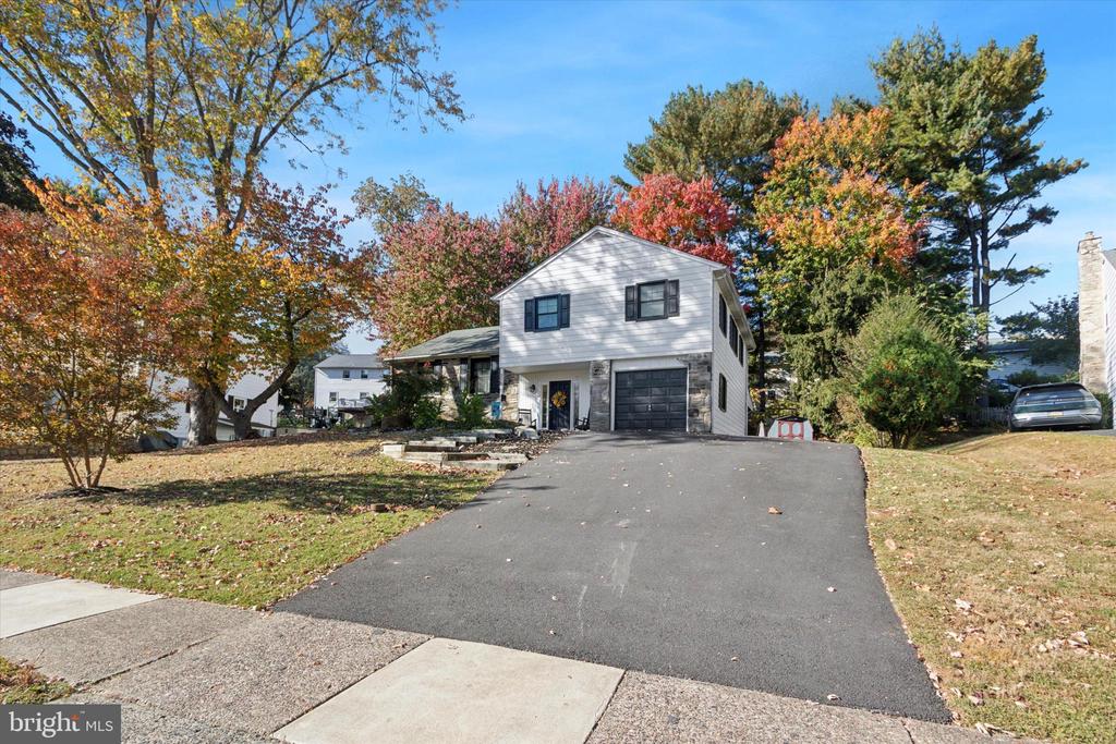318 Hemlock Ln