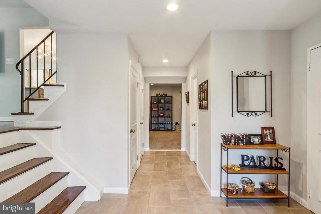 318 Hemlock Ln