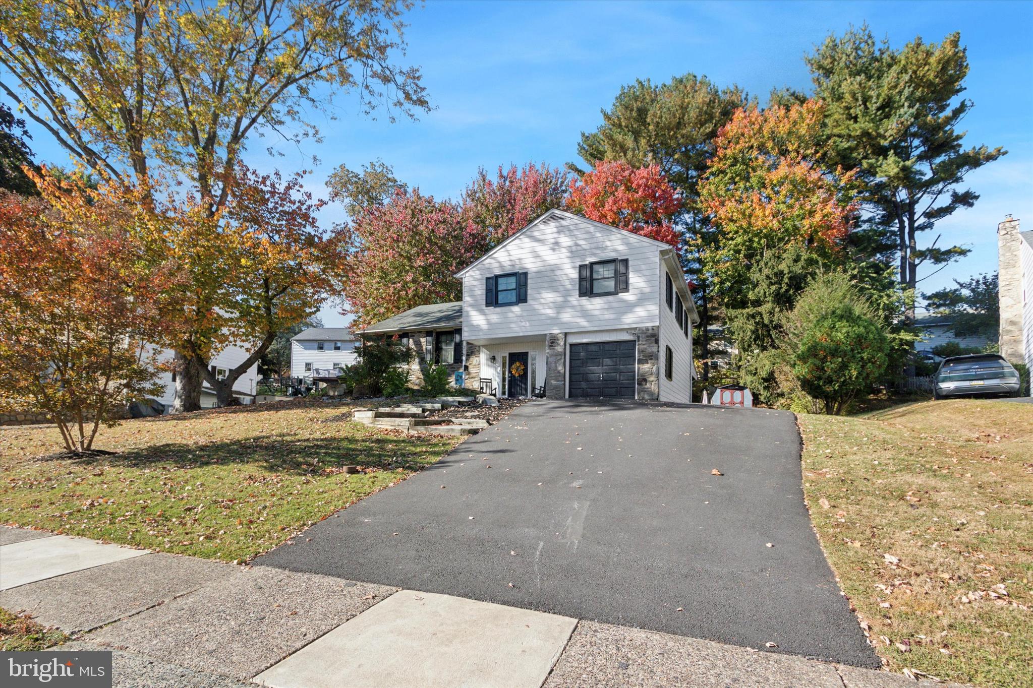 318 Hemlock Ln