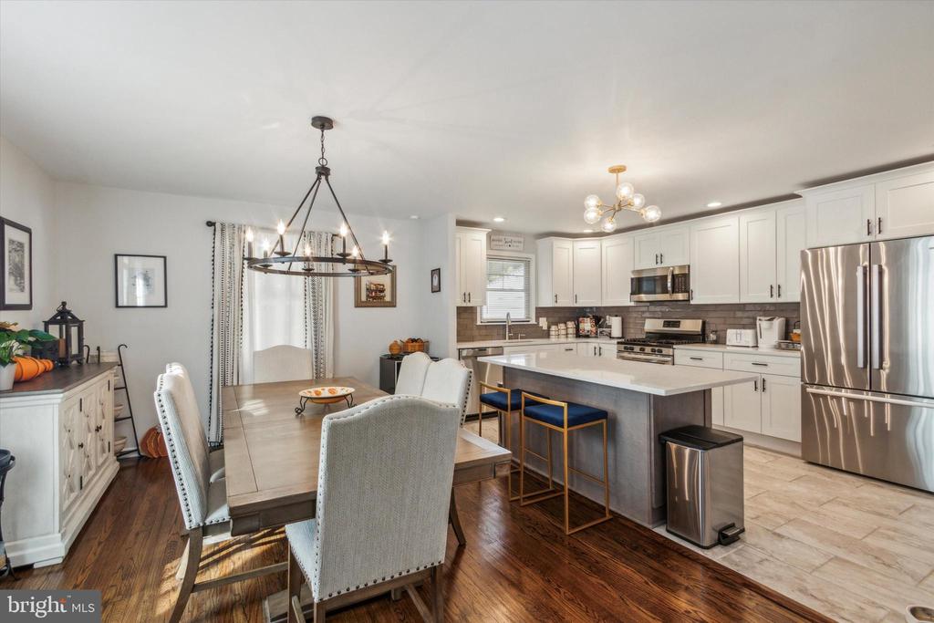 318 Hemlock Ln