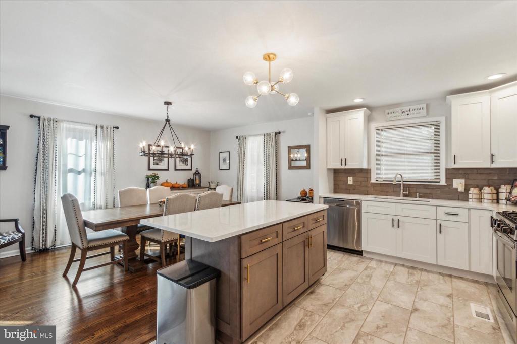 318 Hemlock Ln