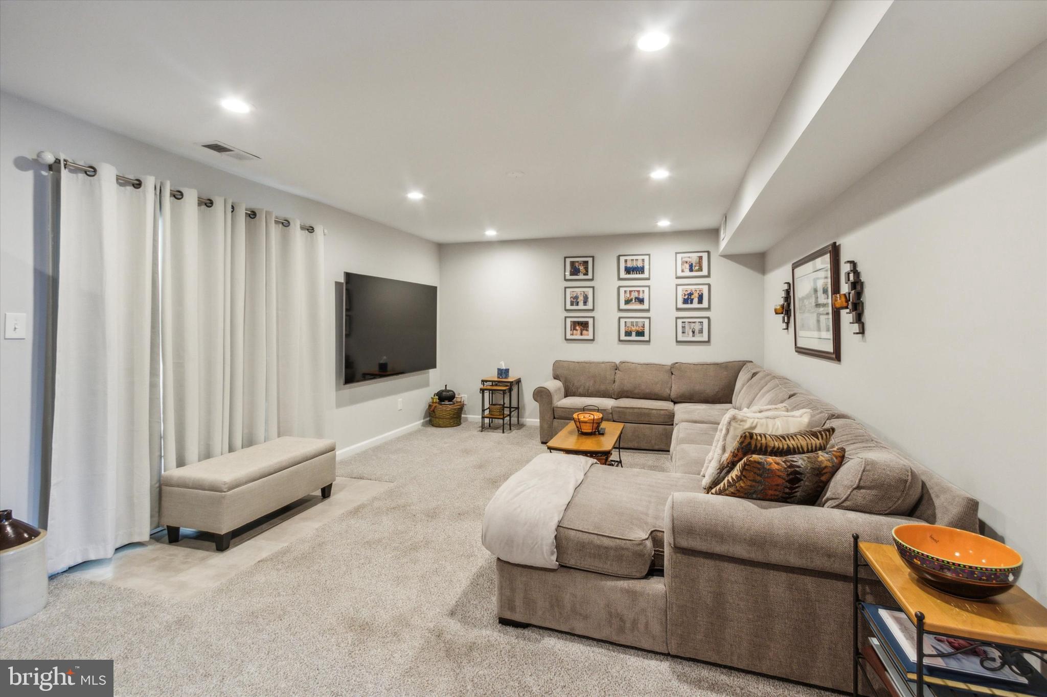 318 Hemlock Ln