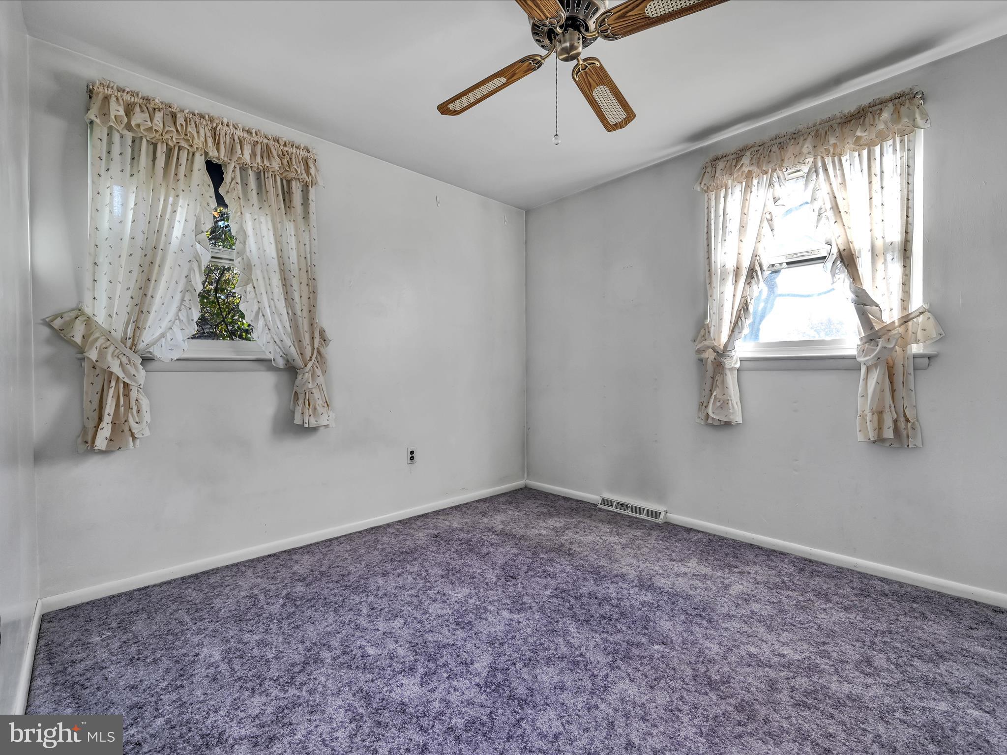 924 Woodside Ave