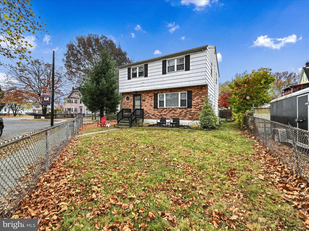 106 E Winona Ave