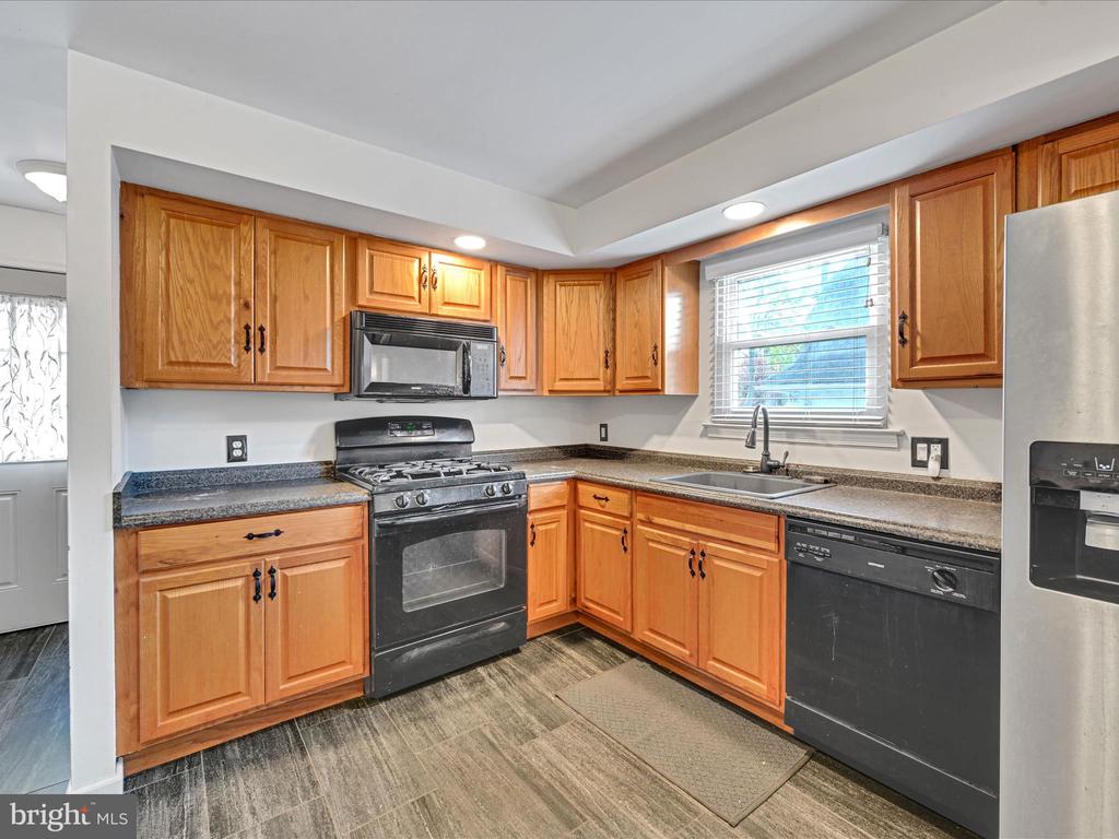 106 E Winona Ave