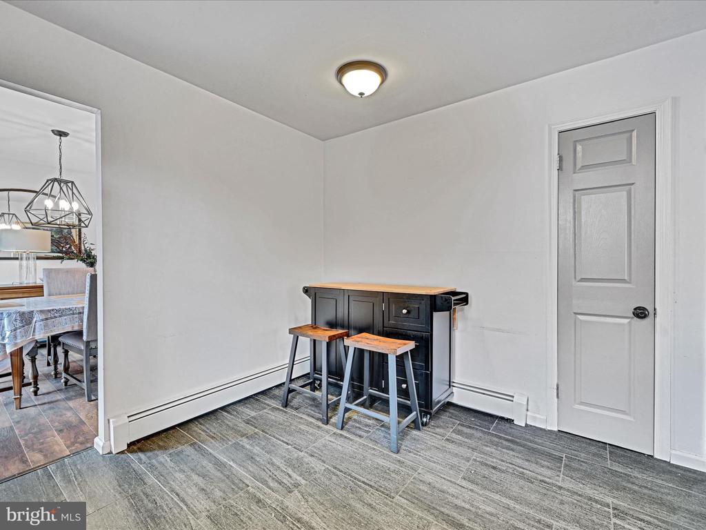 106 E Winona Ave