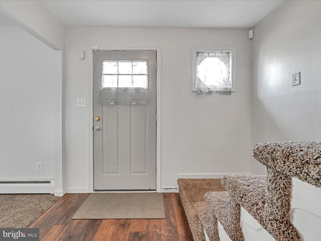 106 E Winona Ave