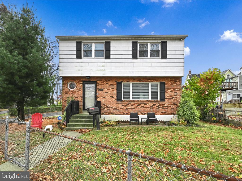 106 E Winona Ave
