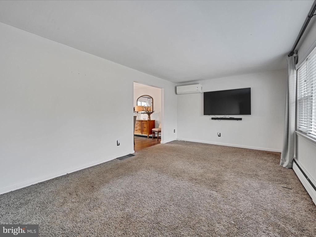 106 E Winona Ave