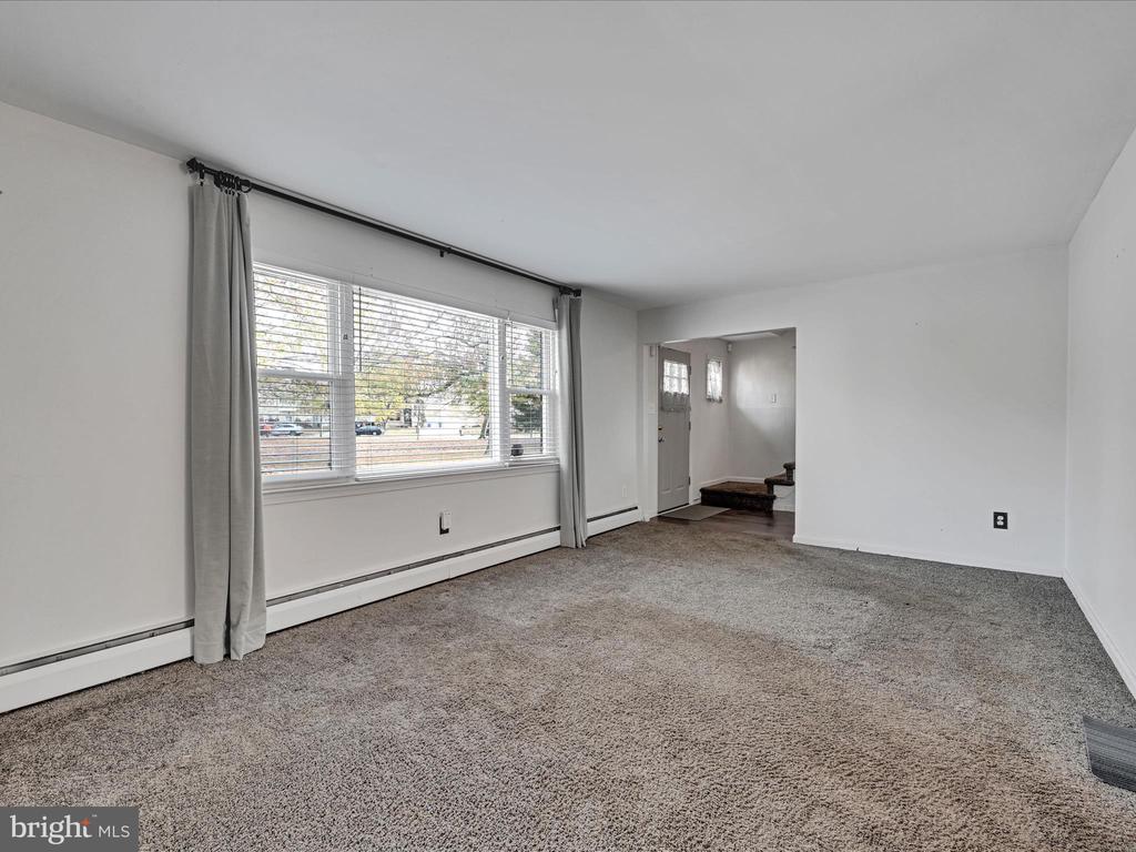 106 E Winona Ave