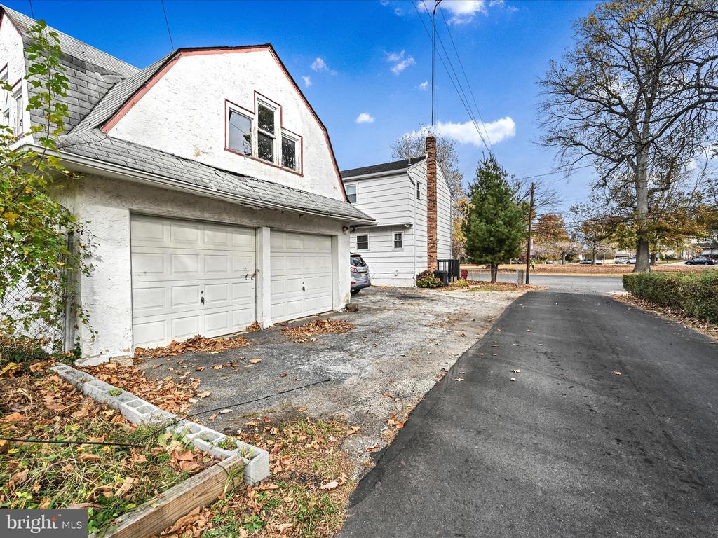 106 E Winona Ave