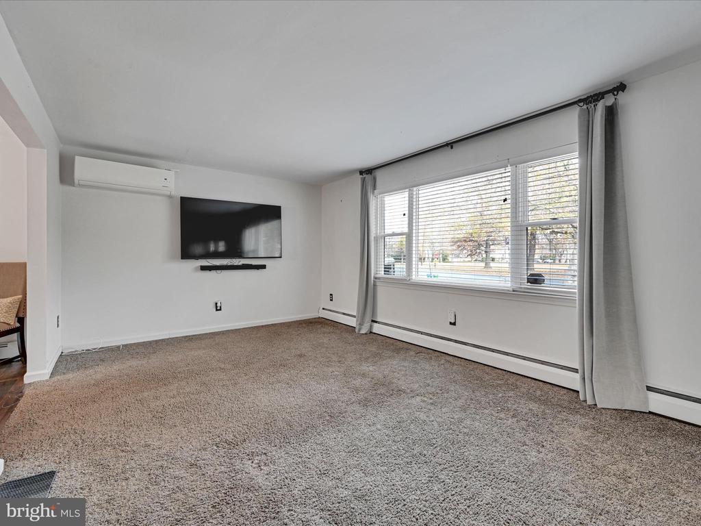 106 E Winona Ave