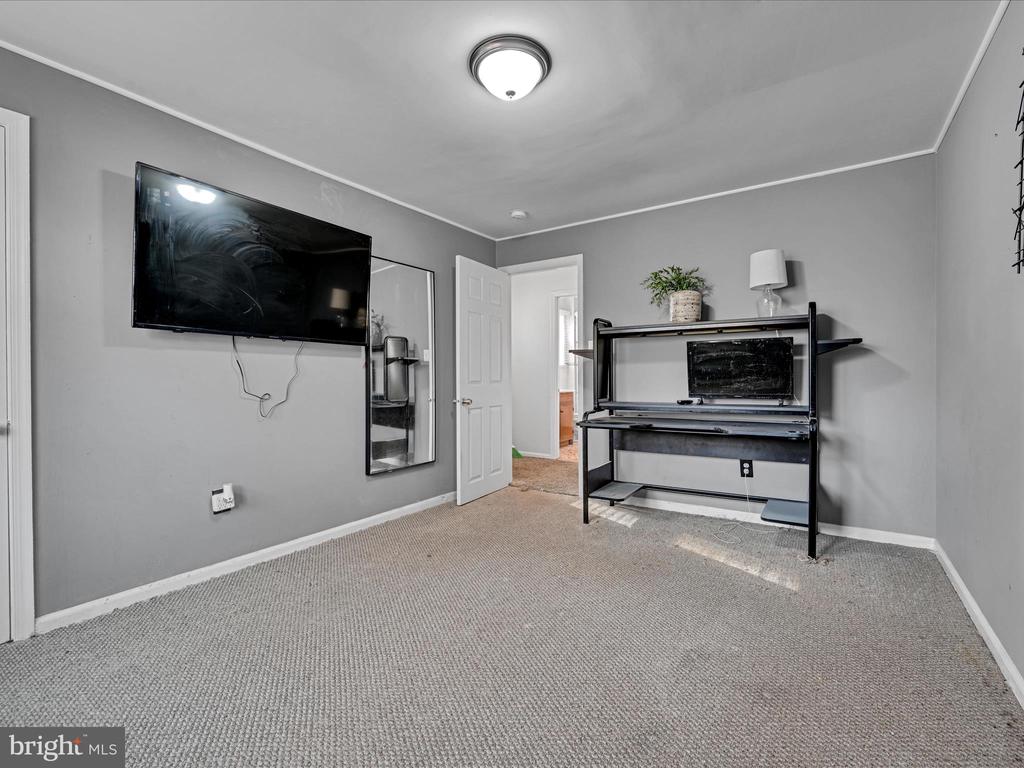 106 E Winona Ave