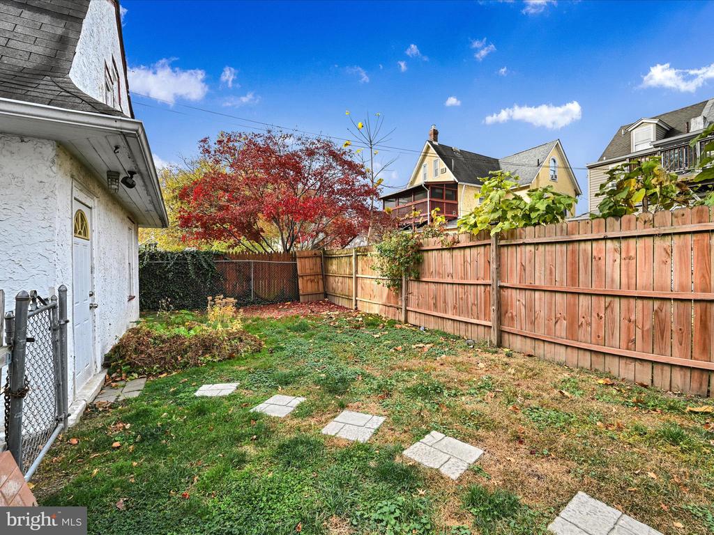 106 E Winona Ave