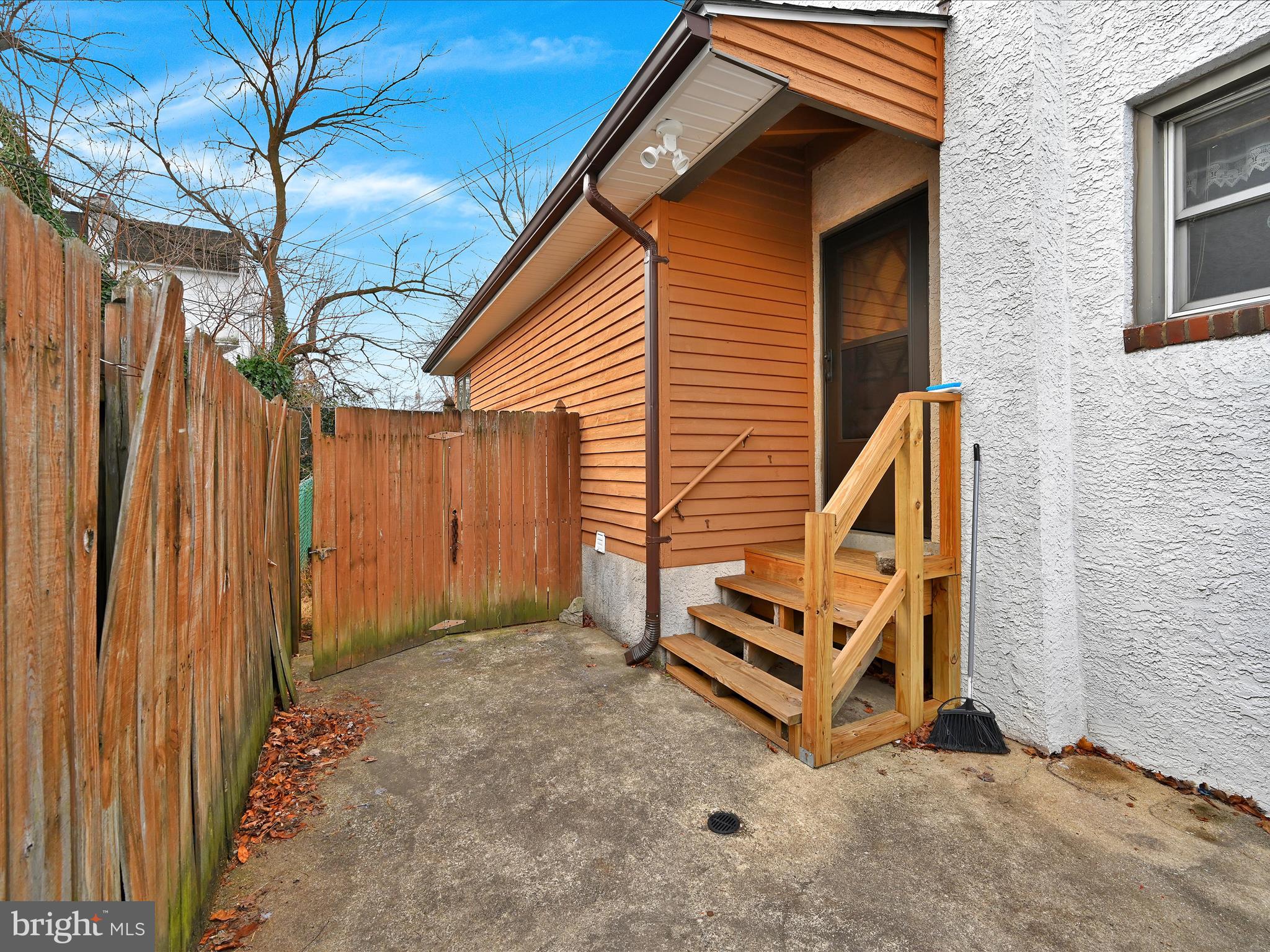 205 Crum Creek Dr