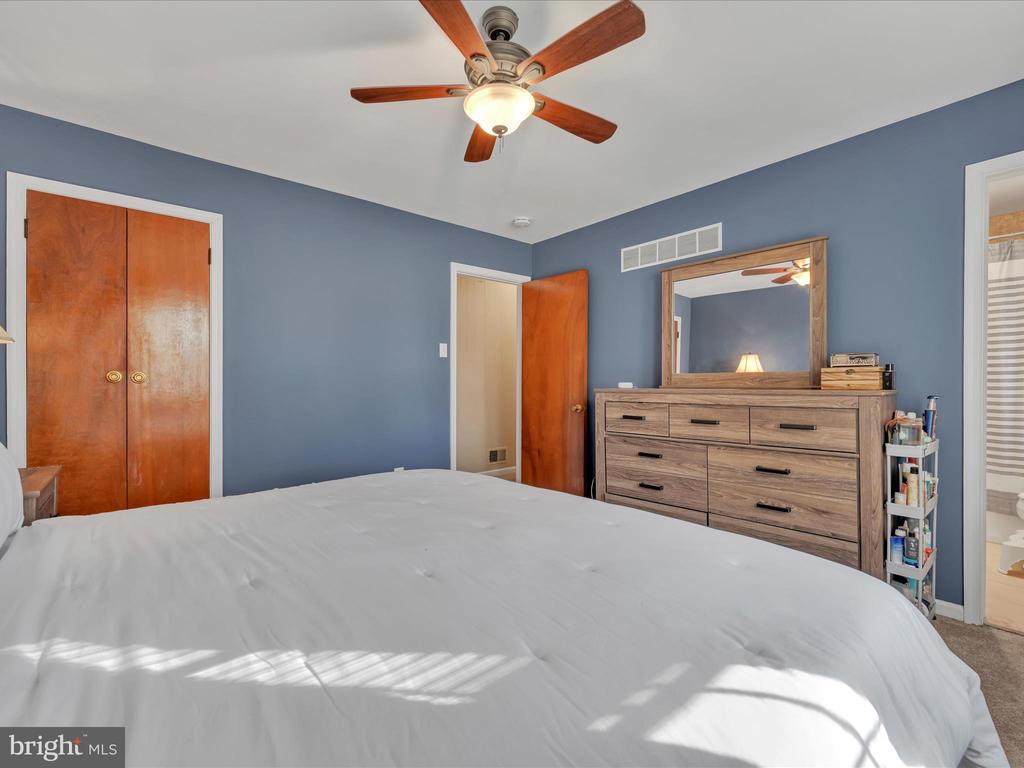 123 W Ridley Ave