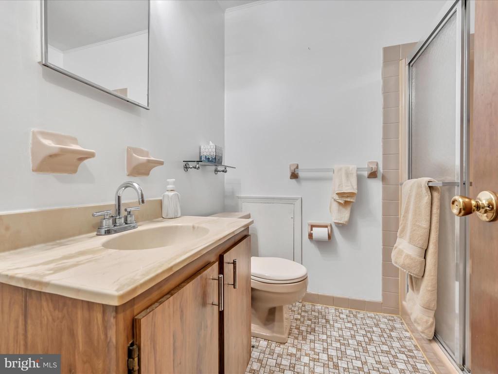 123 W Ridley Ave