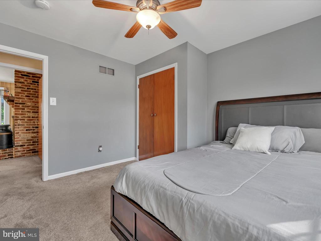 123 W Ridley Ave