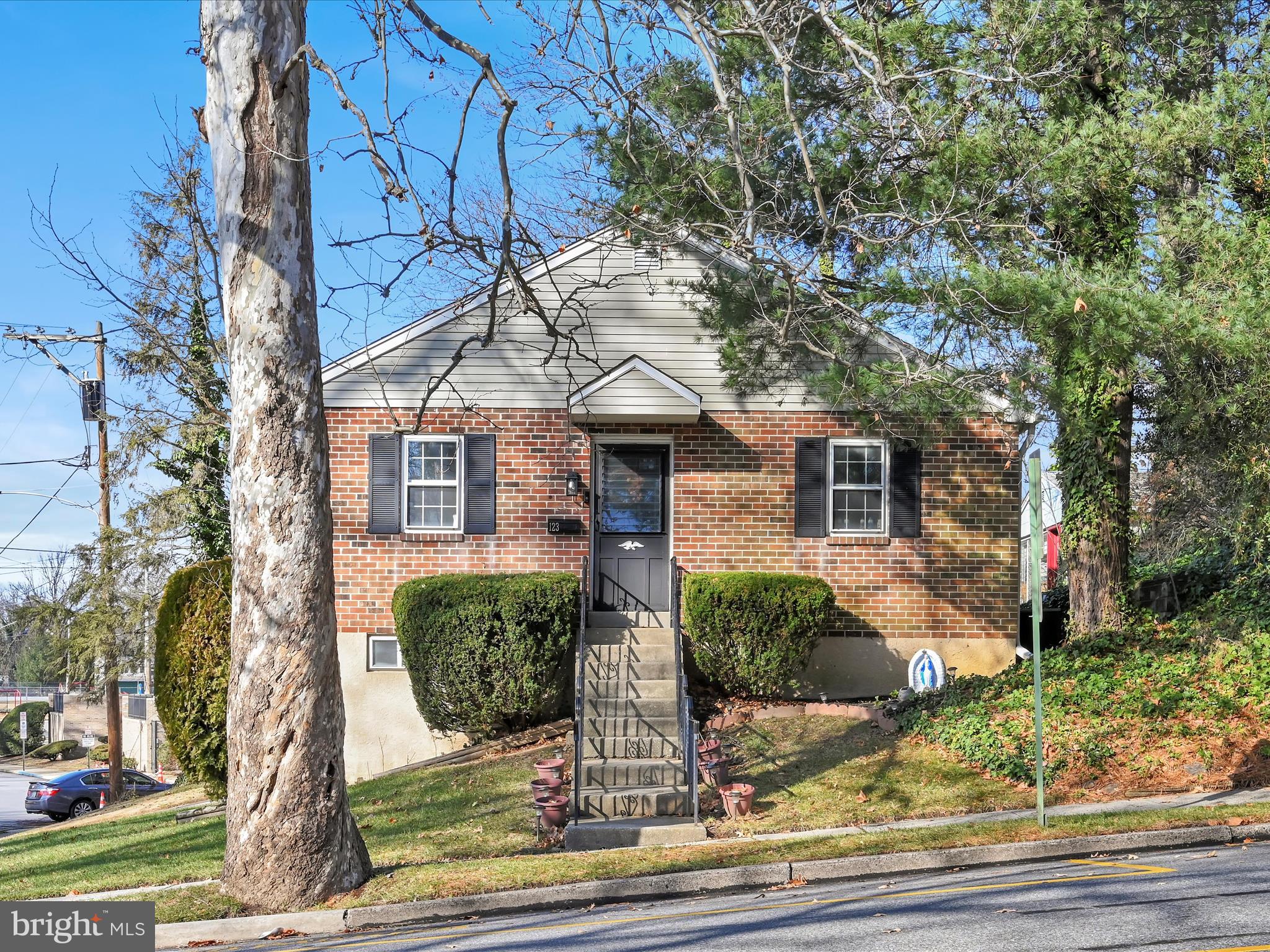 123 W Ridley Ave