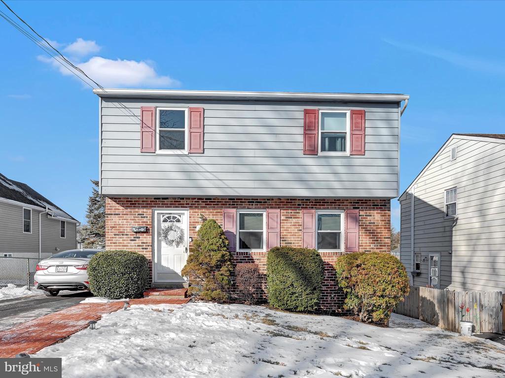128 2nd Ave