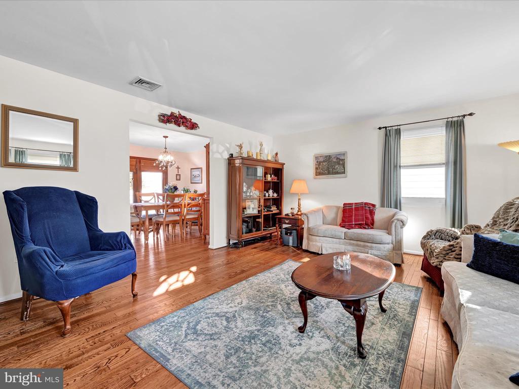 128 2nd Ave