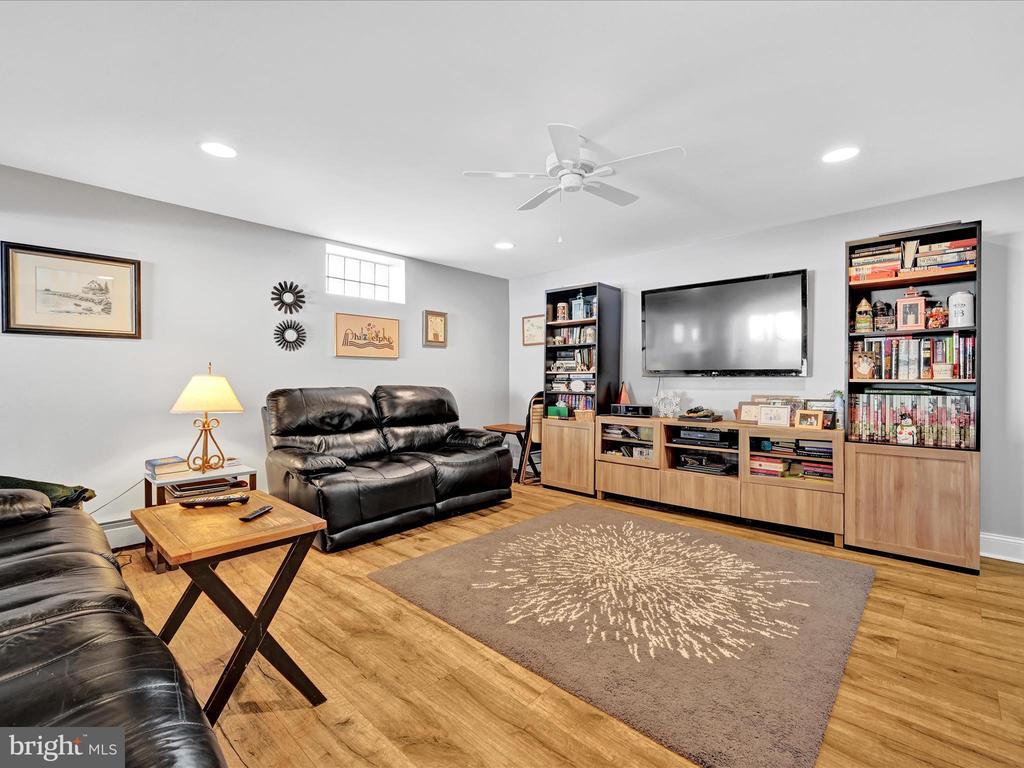 128 2nd Ave