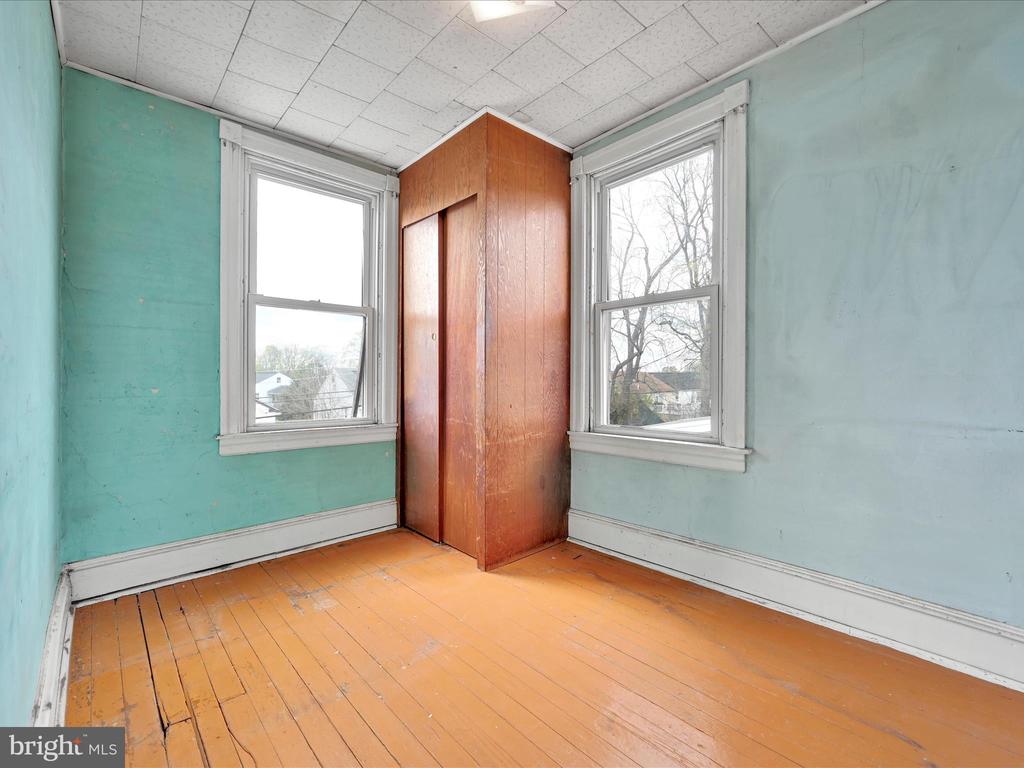 211 Cedar Ave