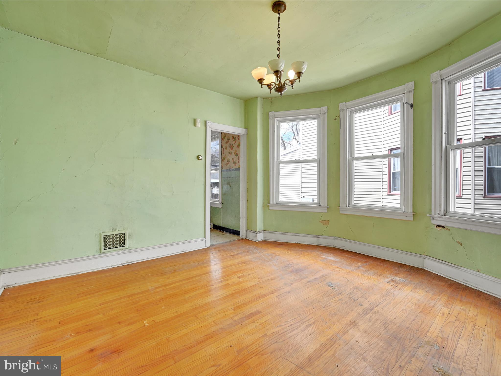 211 Cedar Ave