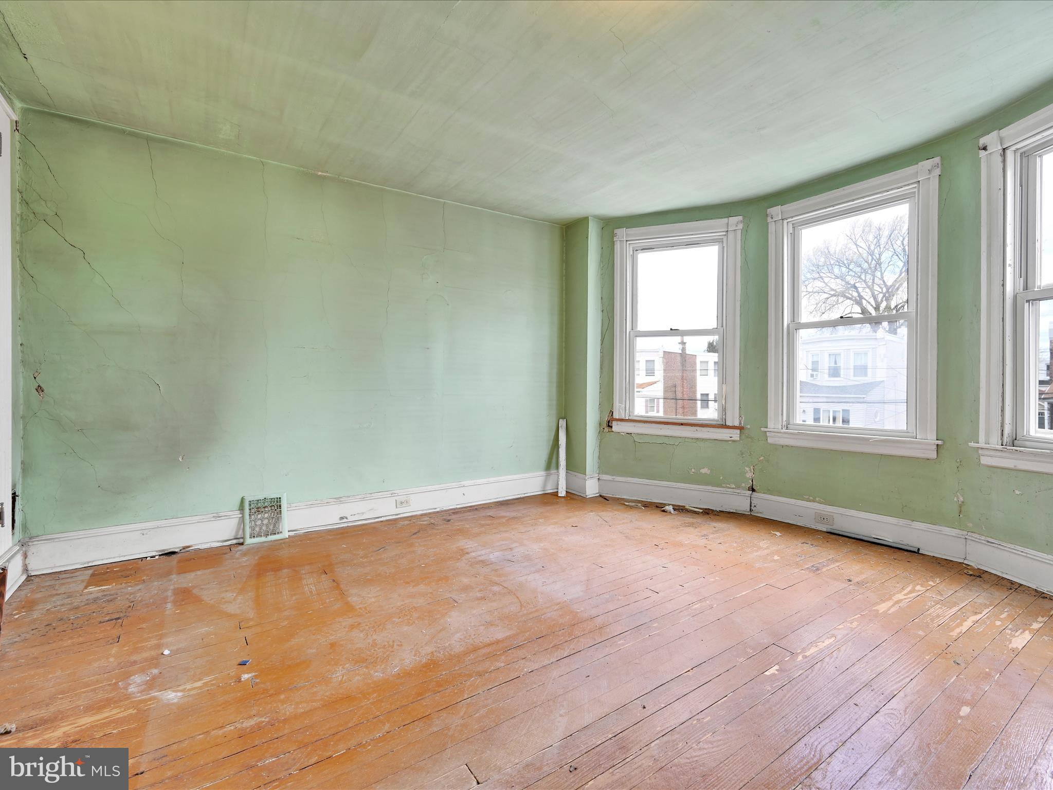 211 Cedar Ave