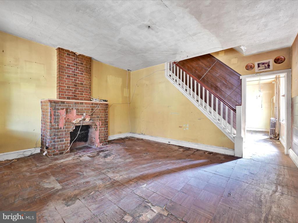 307 Edmonds Ave