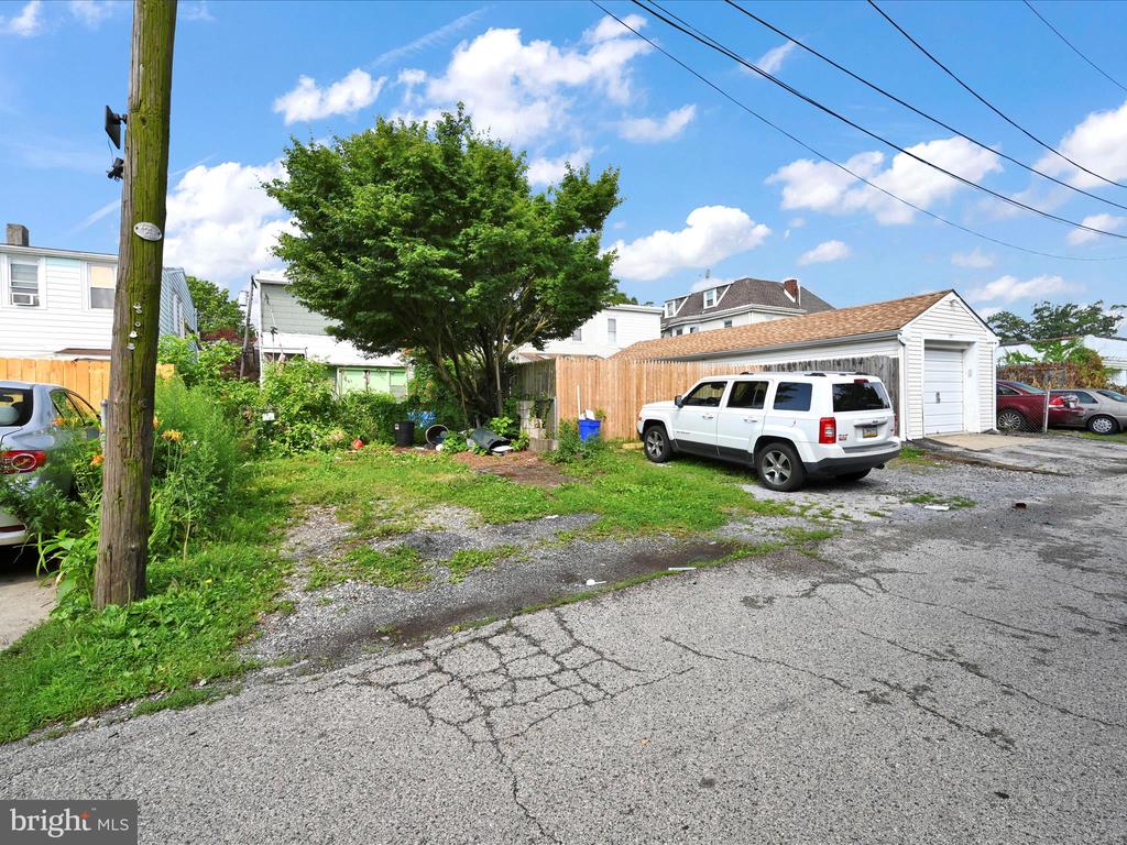 307 Edmonds Ave
