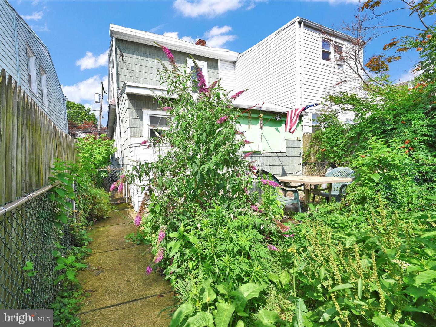 307 Edmonds Ave