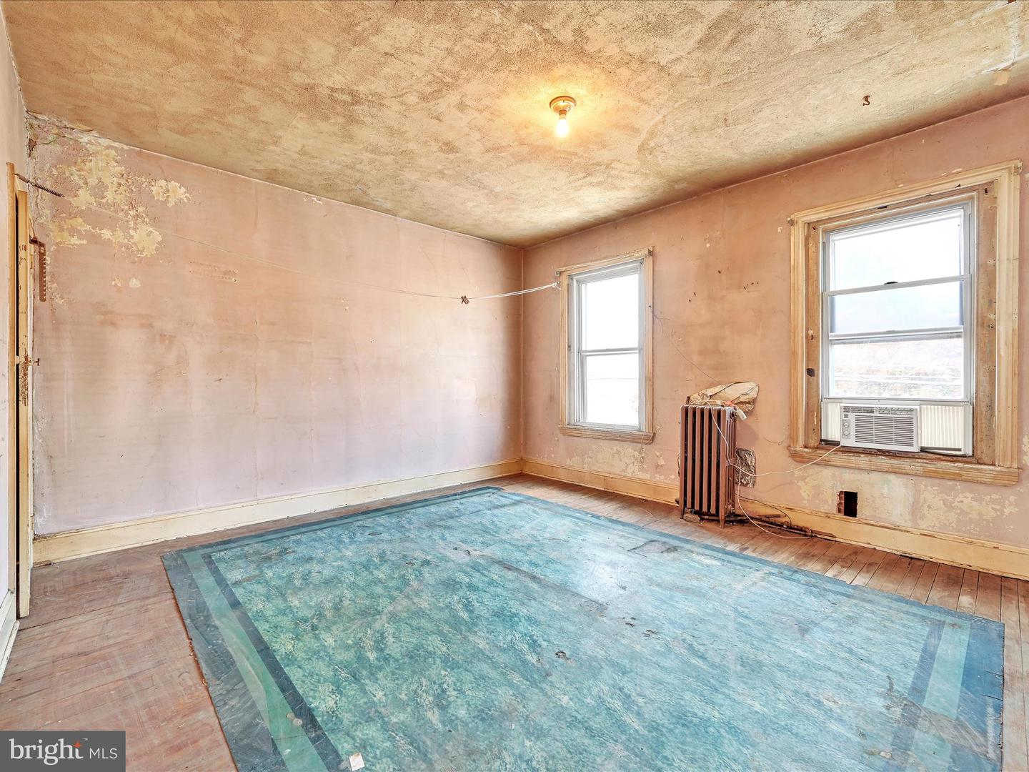 307 Edmonds Ave