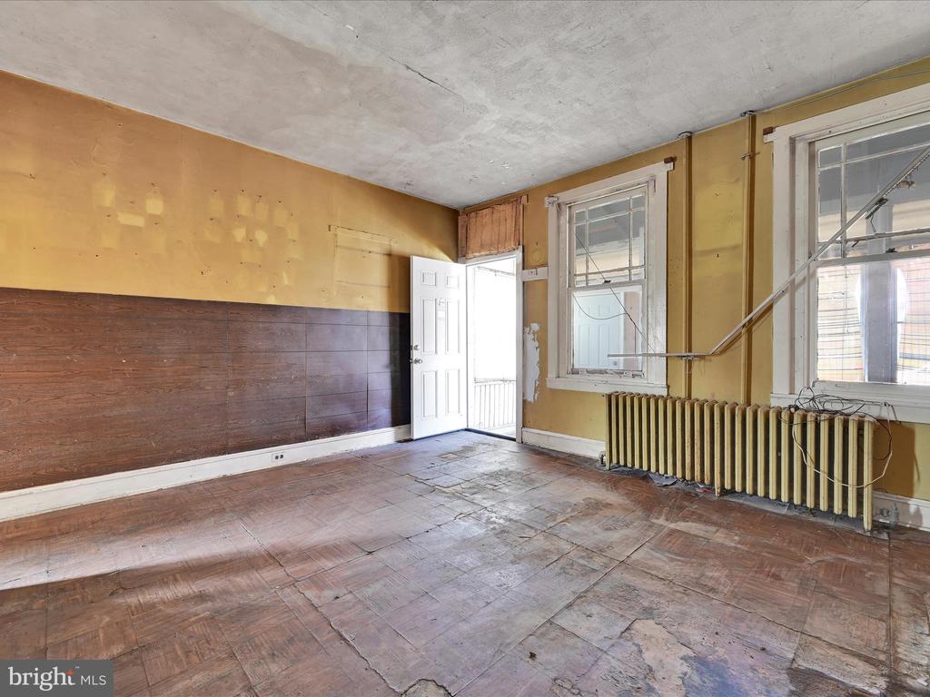 307 Edmonds Ave