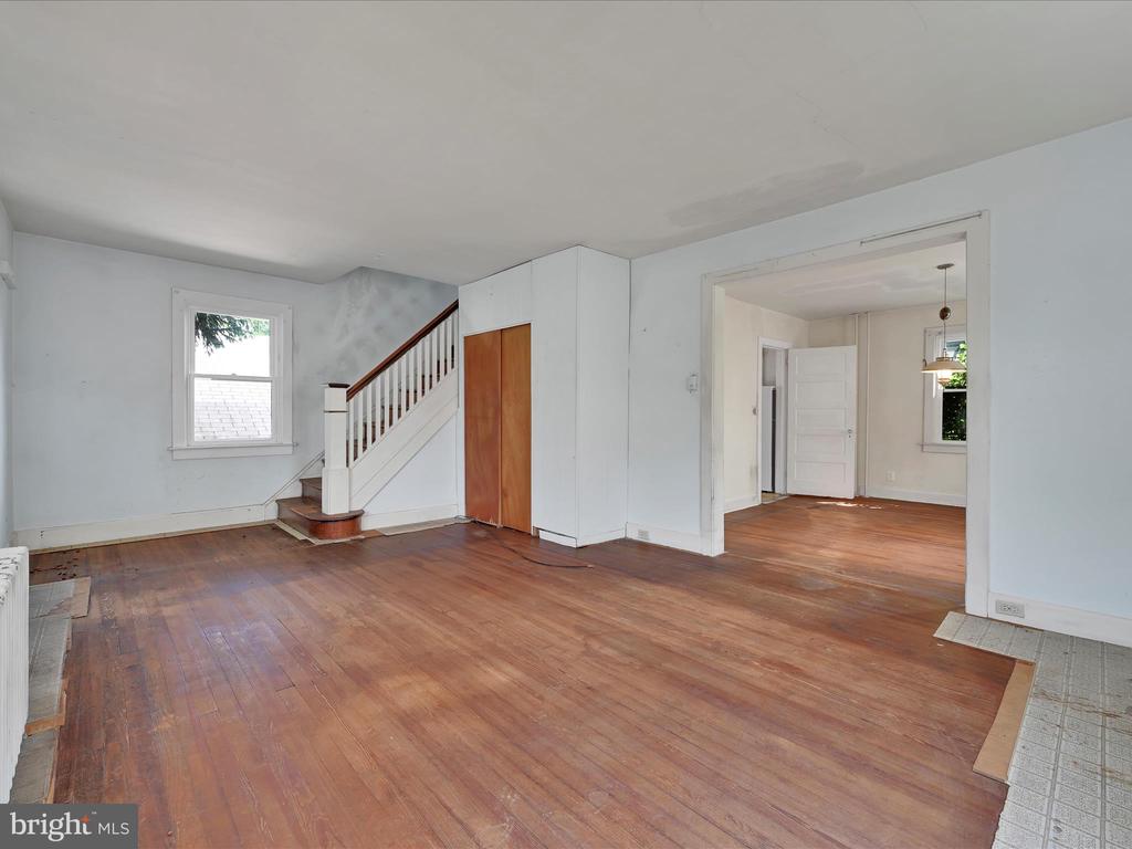 521 Blythe Ave