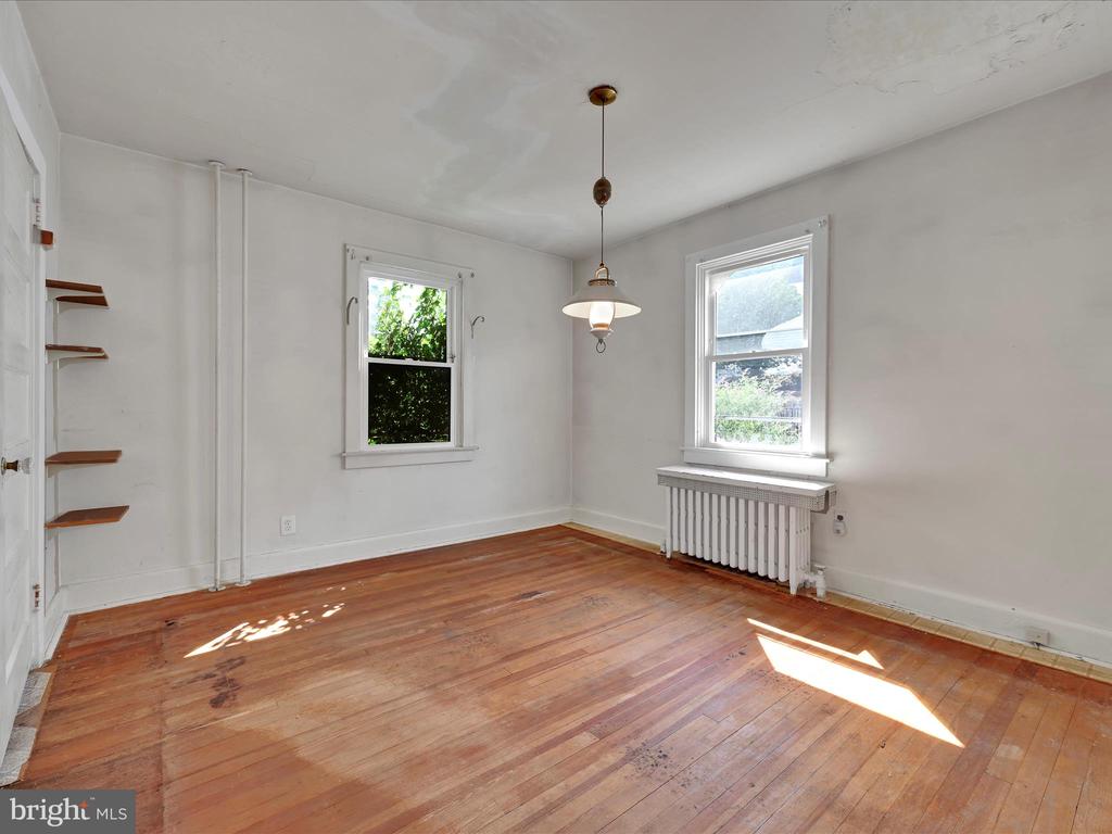 521 Blythe Ave