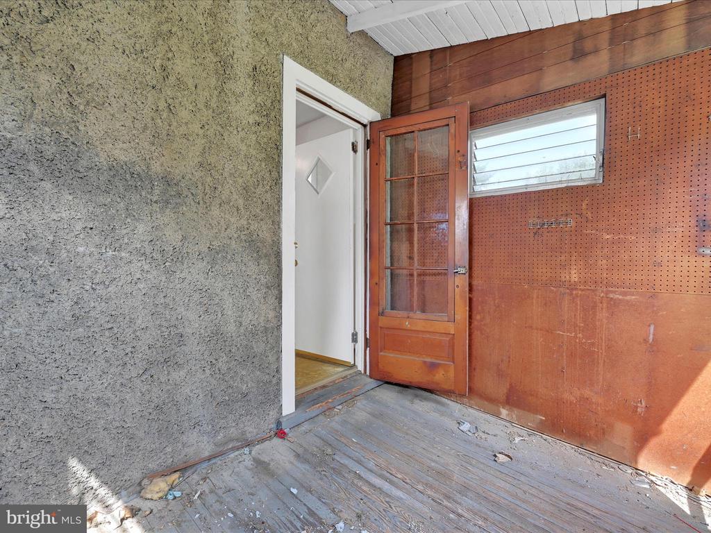 521 Blythe Ave