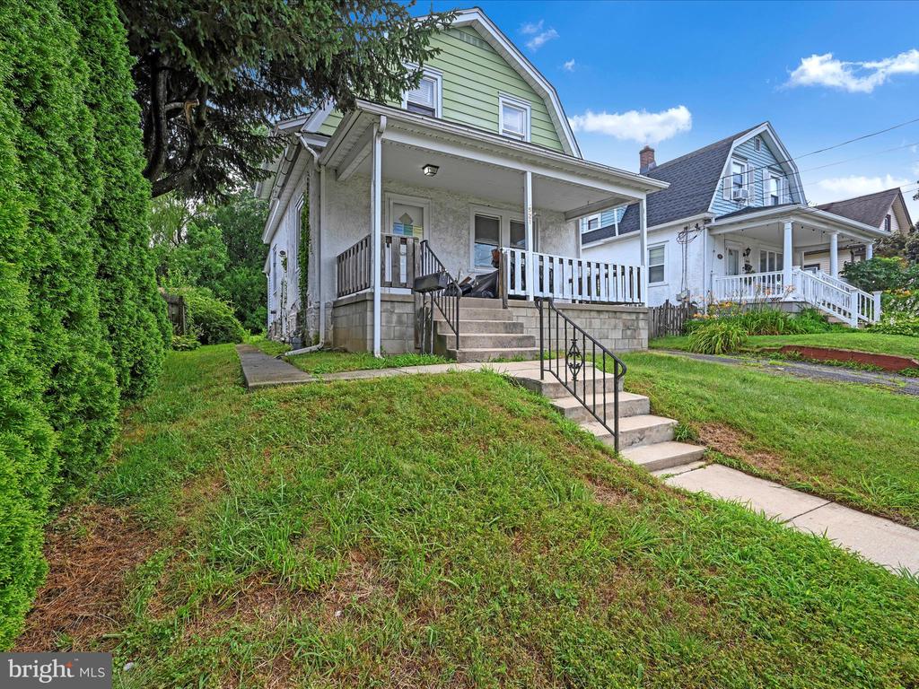 521 Blythe Ave
