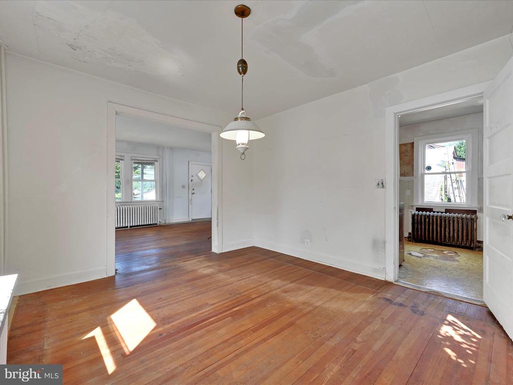 521 Blythe Ave