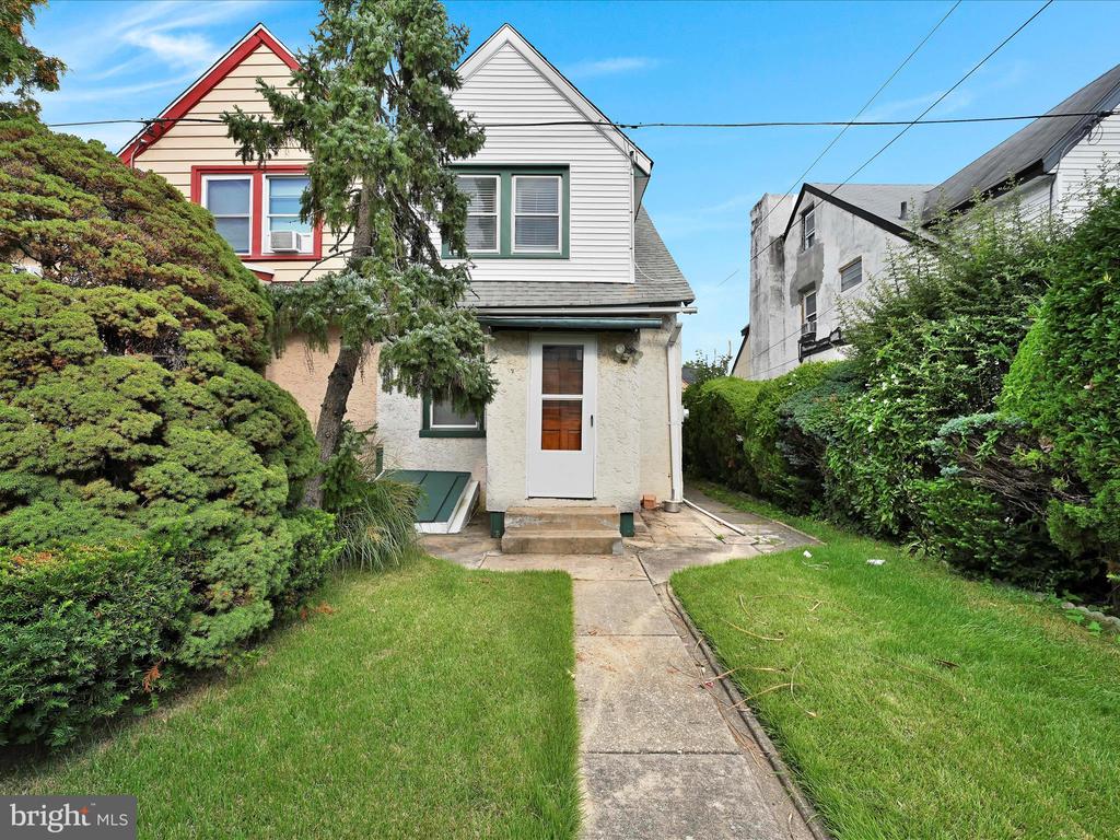 204 CHAPMAN AVENUE