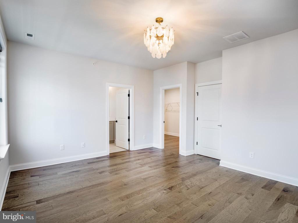 353 HORSESHOE TRAIL