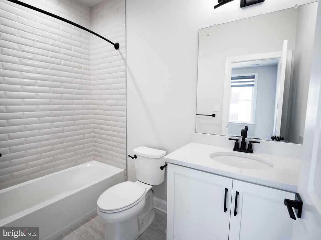 353 HORSESHOE TRAIL