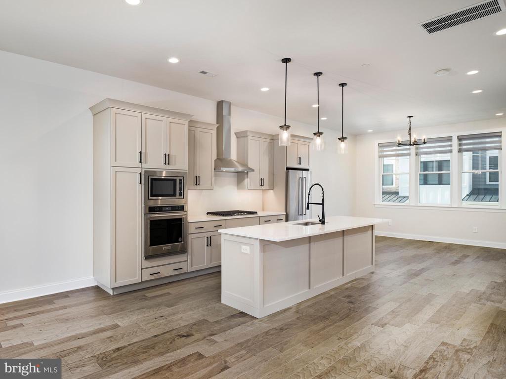 353 HORSESHOE TRAIL