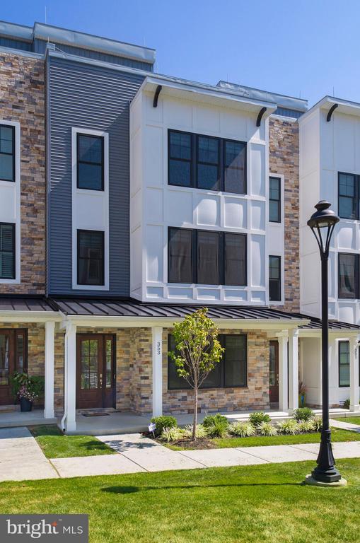 353 HORSESHOE TRAIL